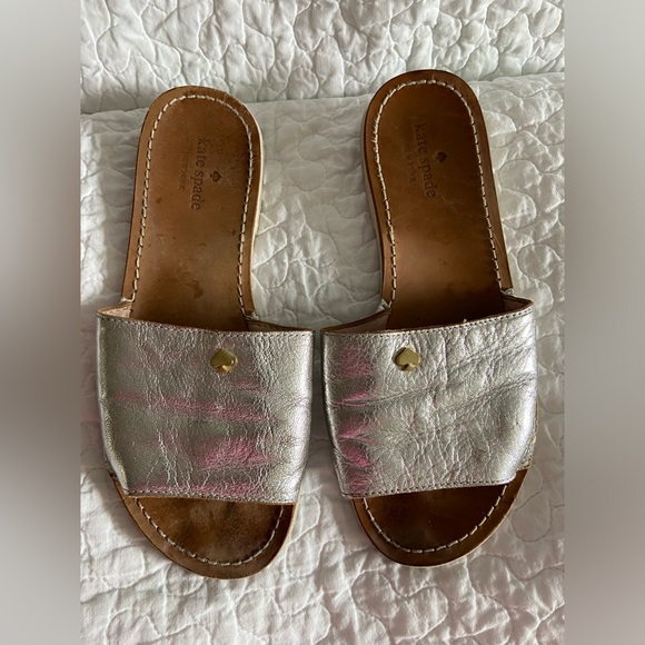 KATE SPADE ♠️ Silver Leather Flats Size 6.5 - Picture 4 of 9